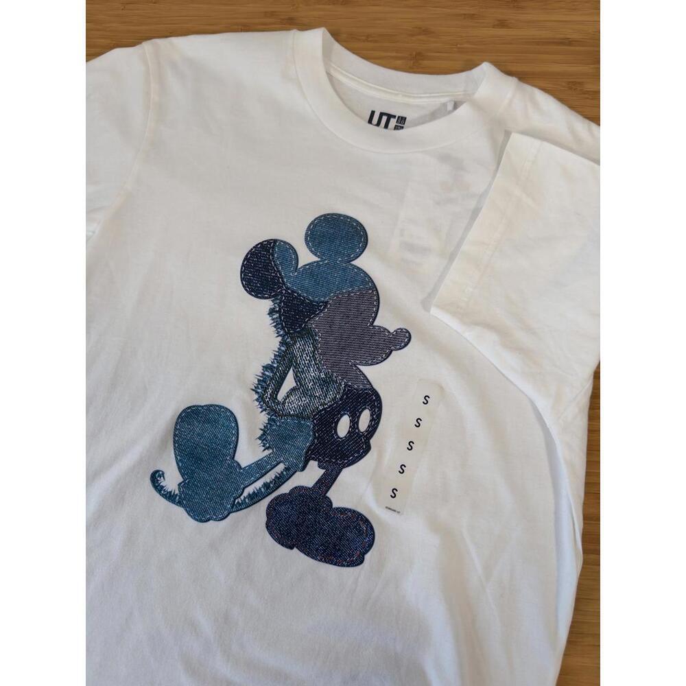 UNIQLO x Disney “Mickey Stands” Graphic Tee – White (Size S) 👕✨